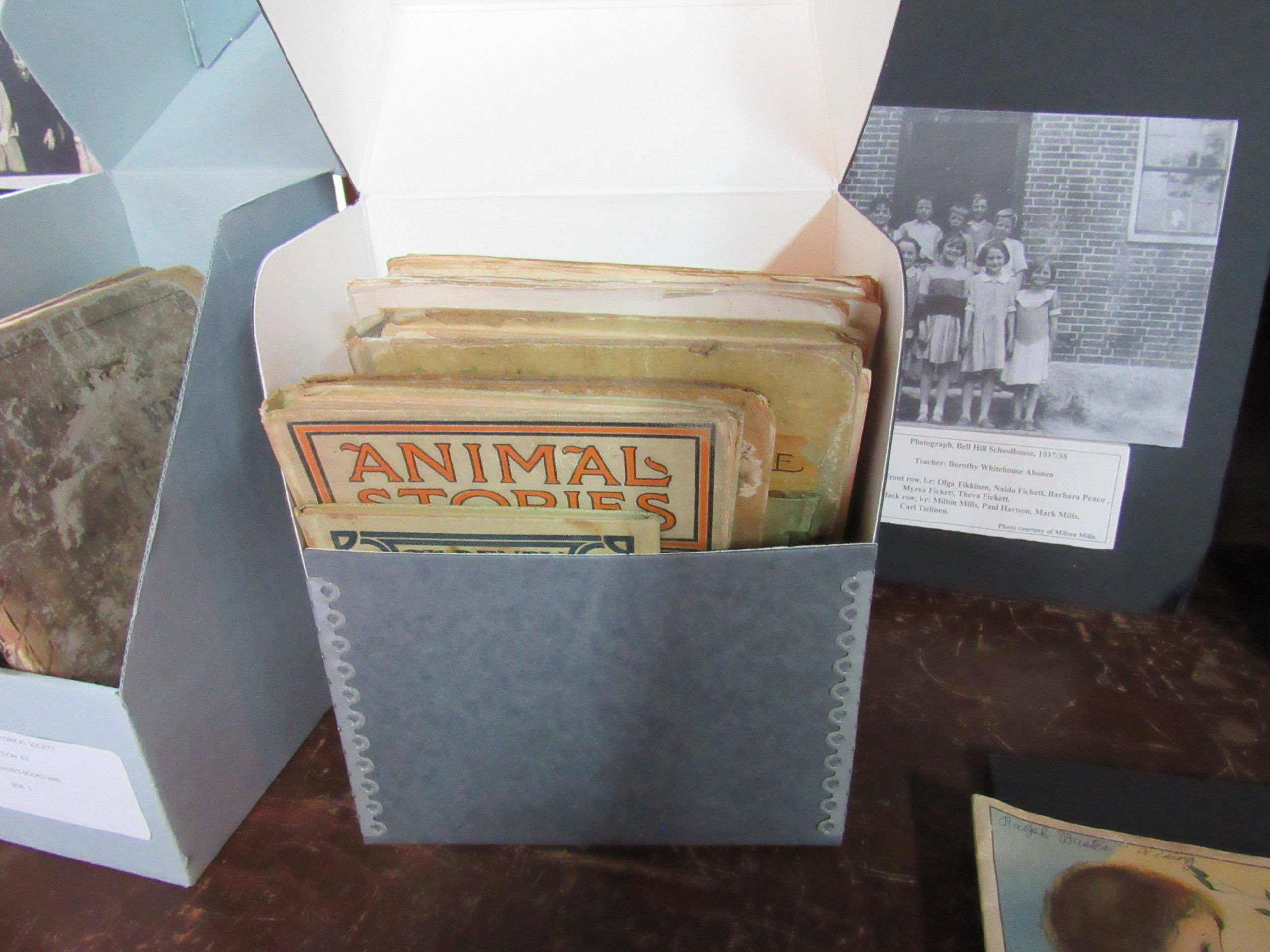Photograph of Bell Hill Schoolhouse, 1937/38 identification label and school books.