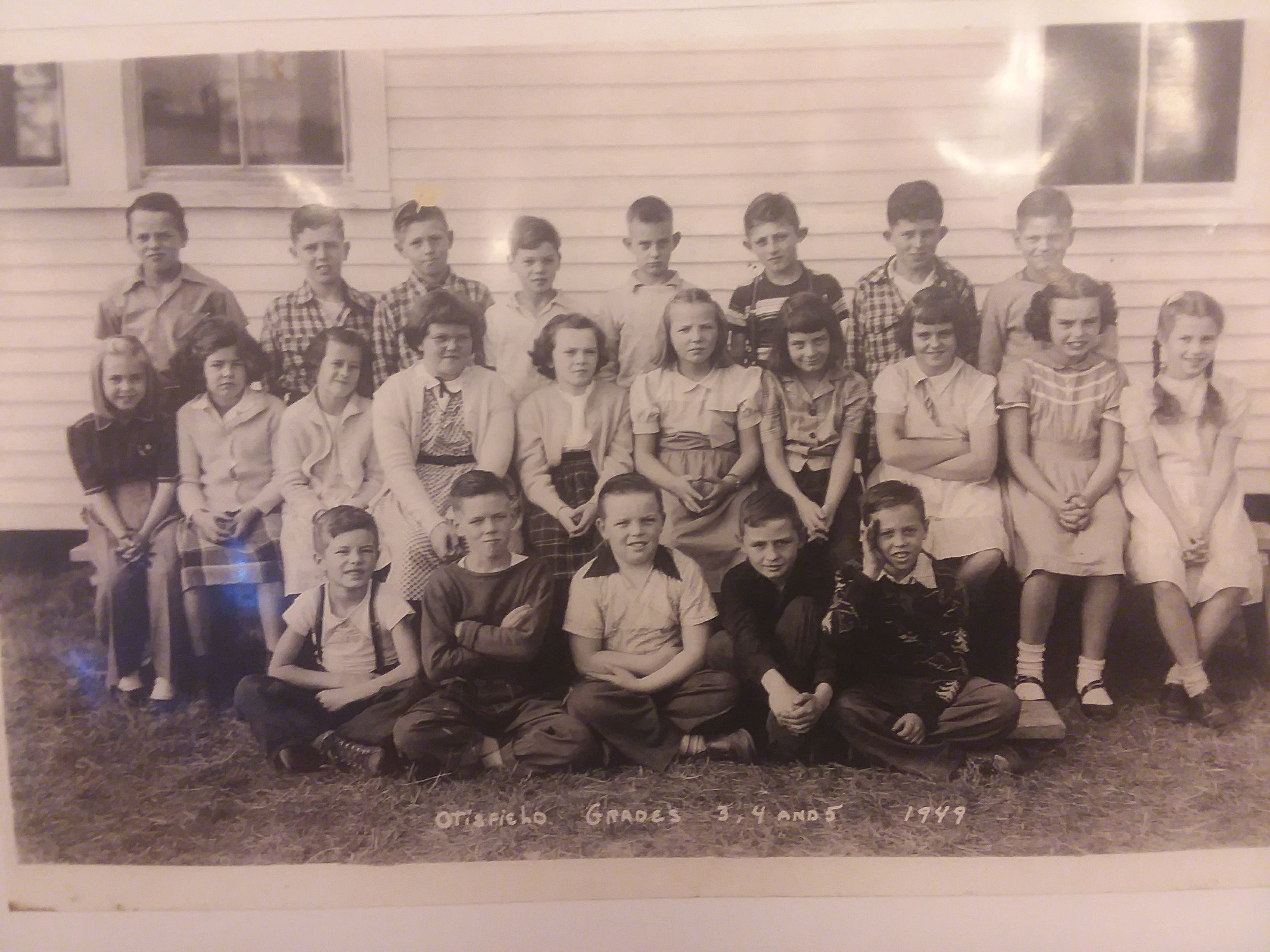 Otisfield grades 3, 4 and 5, 1949. A companion identification sheet records the names associated with this photograph.