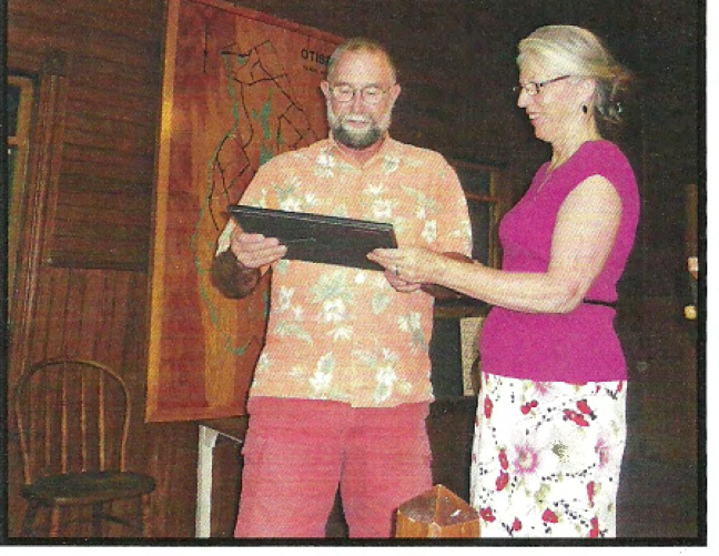 Ken Bartow receiving certificate of appreciation from Shirley Hamilton.